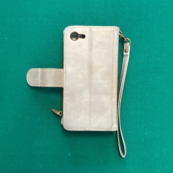 iPhone SE2020 Wallet case with wrist strap - Picture 4 of 5